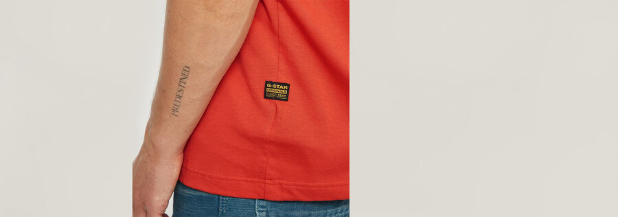 camiseta cuadrada con centro de pecho