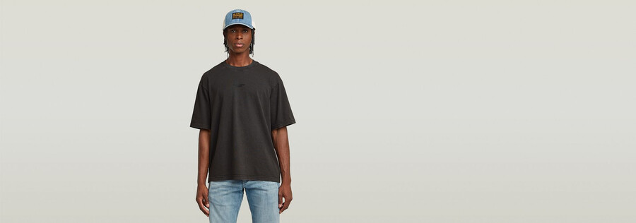 camiseta cuadrada con el centro del pecho teñido