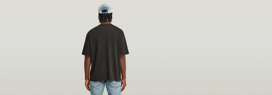 camiseta cuadrada con el centro del pecho teñido