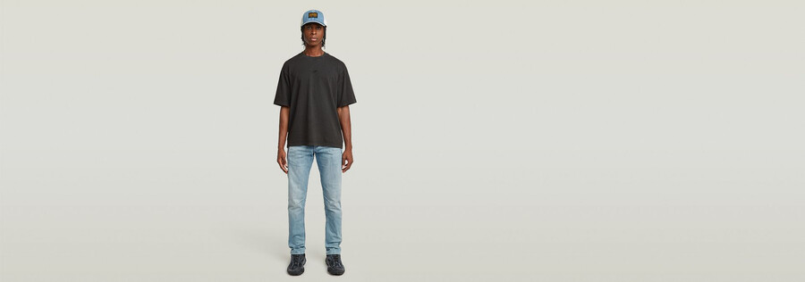 camiseta cuadrada con el centro del pecho teñido