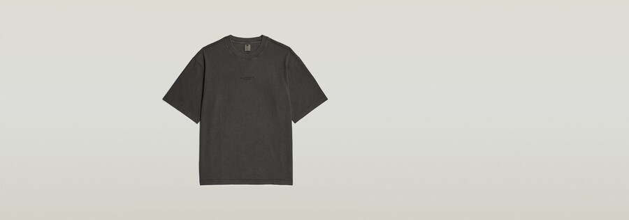 camiseta cuadrada con el centro del pecho teñido