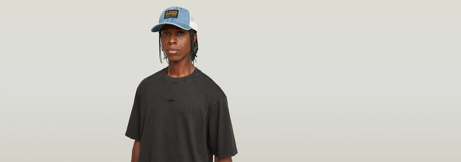 camiseta cuadrada con el centro del pecho teñido