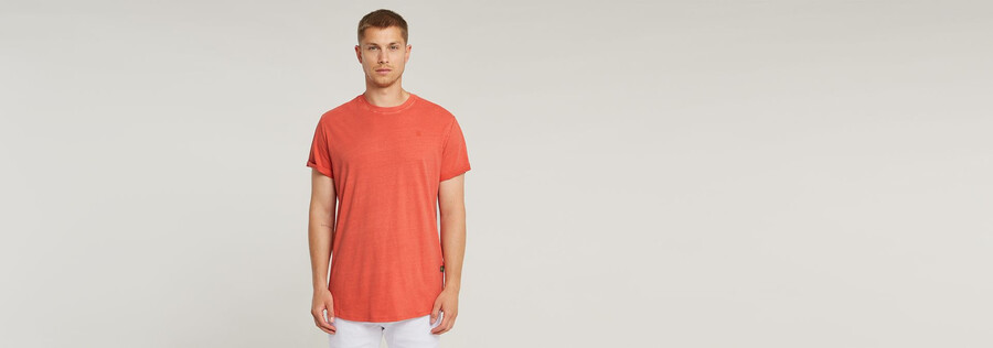 camiseta con texto en la espalda gráfico y pestañas teñidas