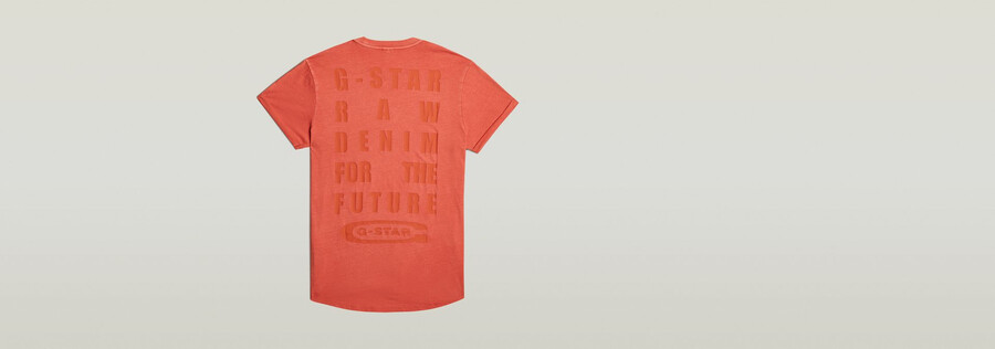 camiseta con texto en la espalda gráfico y pestañas teñidas