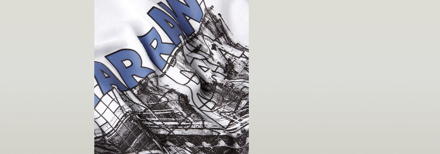 camiseta holgada con gráfico de escaleras