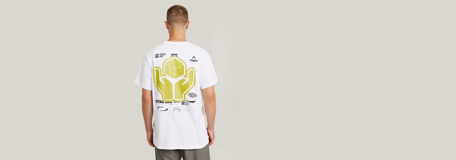 camiseta holgada con gráfico en la espalda