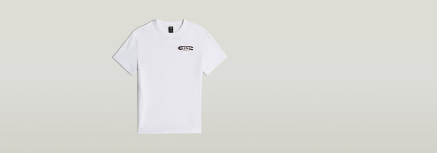 camiseta con arco gráfico en la espalda