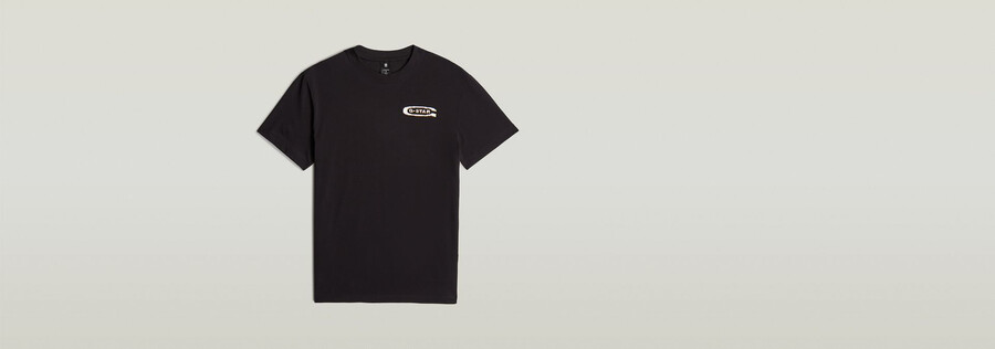 camiseta con arco gráfico en la espalda