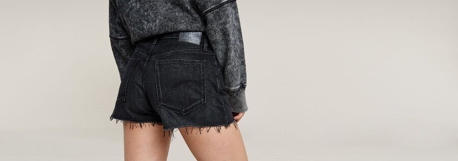 pantalones cortos de mezclilla auténticos con borde sin rematar